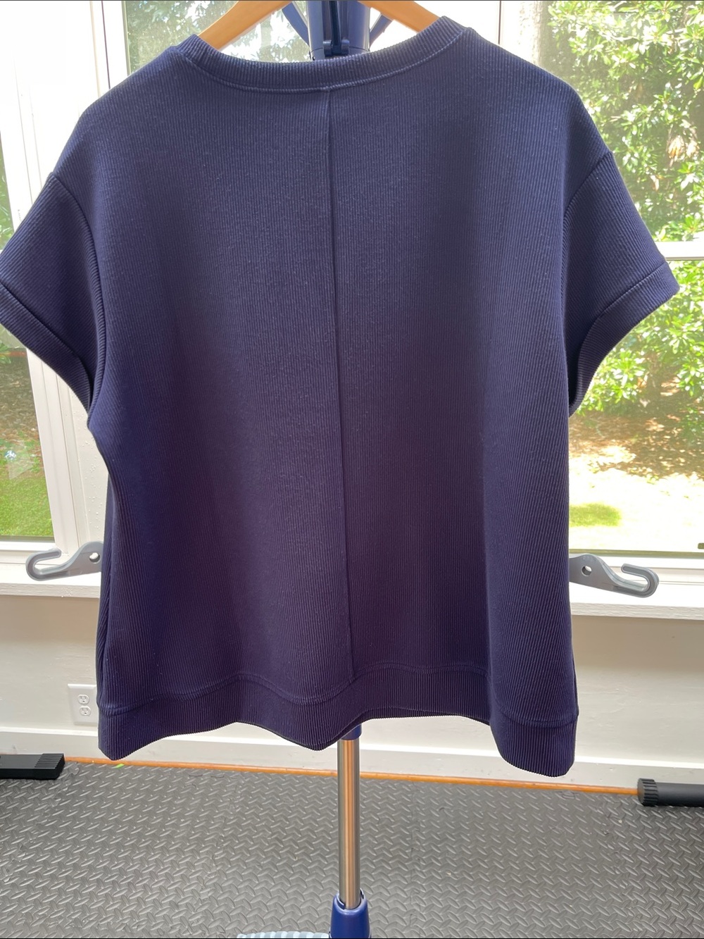 Livi Active Navy Short-Sleeve Shirt & Drawstring Cropped Pants - Picture 4 of 11